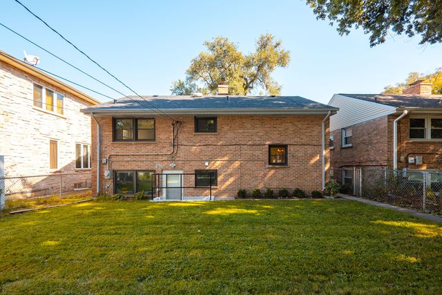 7930 N Kenneth Avenue, Skokie, IL 60076