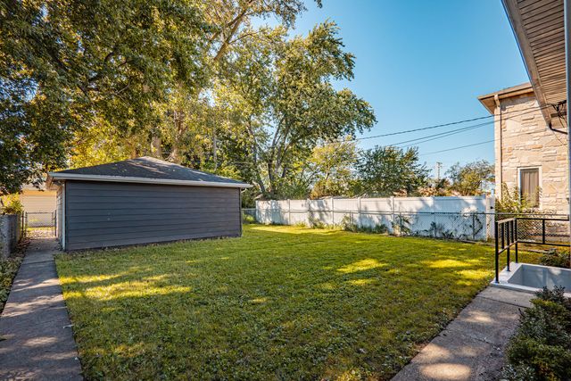 7930 N Kenneth Avenue, Skokie, IL 60076