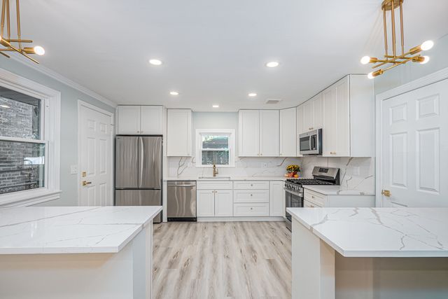 7930 N Kenneth Avenue, Skokie, IL 60076