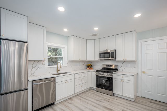7930 N Kenneth Avenue, Skokie, IL 60076