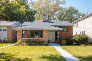 7930 N Kenneth Avenue, Skokie, IL 60076