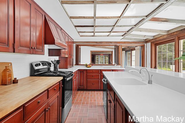 140 Krause Street NE, Rockford, MI 49341
