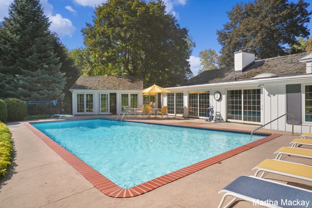 140 Krause Street NE, Rockford, MI 49341