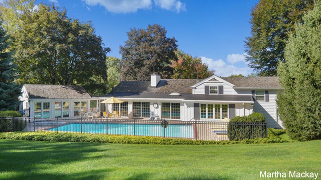 140 Krause Street NE, Rockford, MI 49341