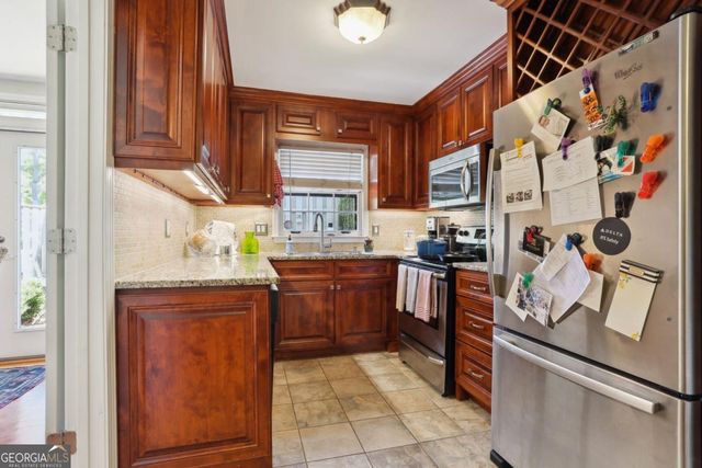 73 La Rue Place NW, Atlanta, GA 30327