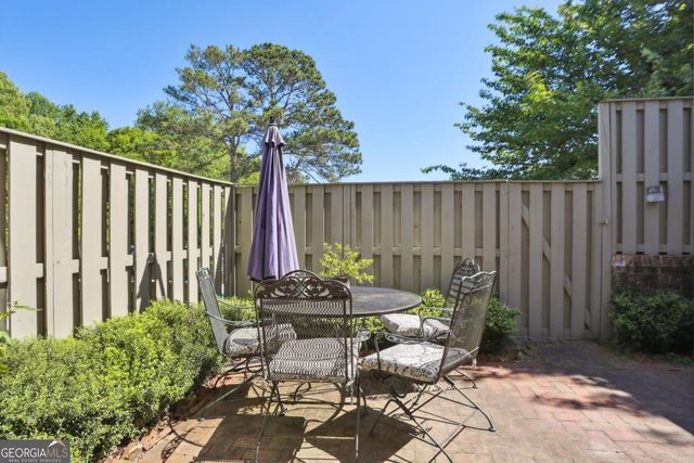 73 La Rue Place NW, Atlanta, GA 30327