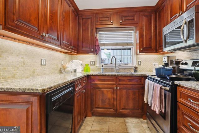 73 La Rue Place NW, Atlanta, GA 30327