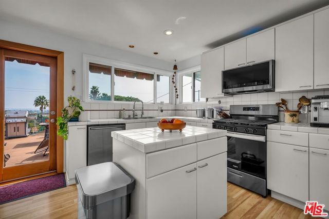 2030 Marine Street, Santa Monica, CA 90405