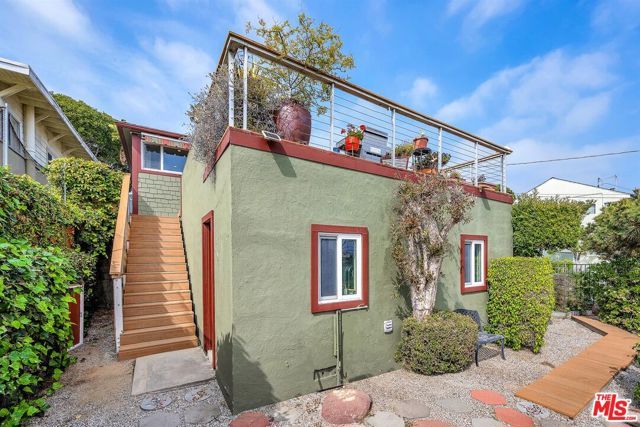 2030 Marine Street, Santa Monica, CA 90405