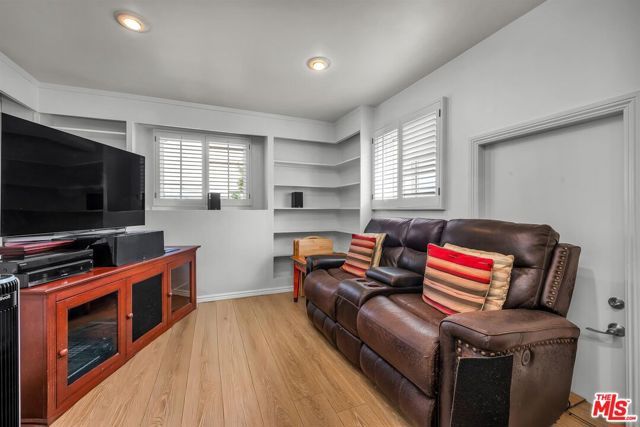 2030 Marine Street, Santa Monica, CA 90405