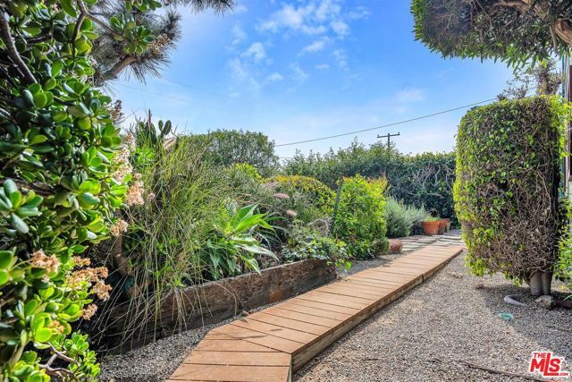 2030 Marine Street, Santa Monica, CA 90405