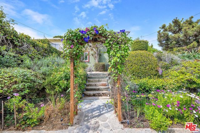 2030 Marine Street, Santa Monica, CA 90405