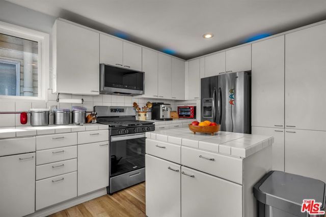 2030 Marine Street, Santa Monica, CA 90405