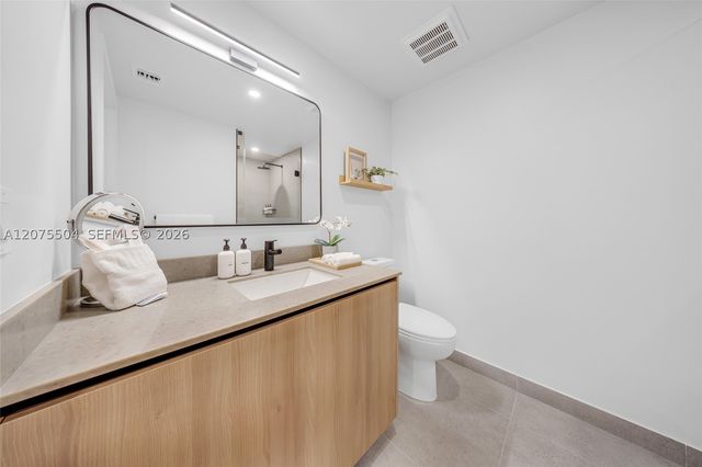 121 NE 5th St 707, Miami, FL 33132