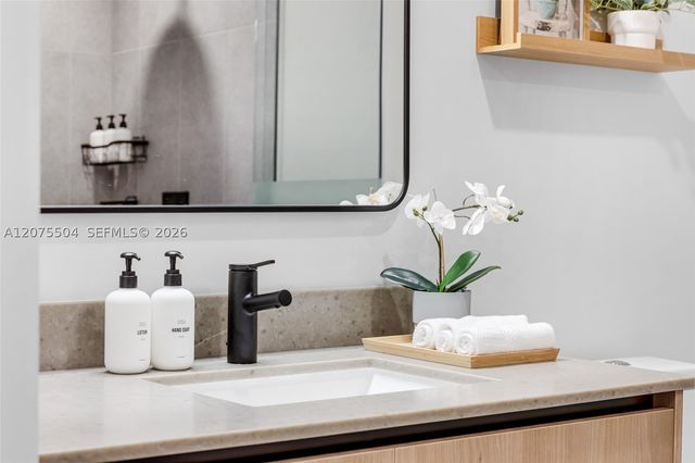 121 NE 5th St 707, Miami, FL 33132