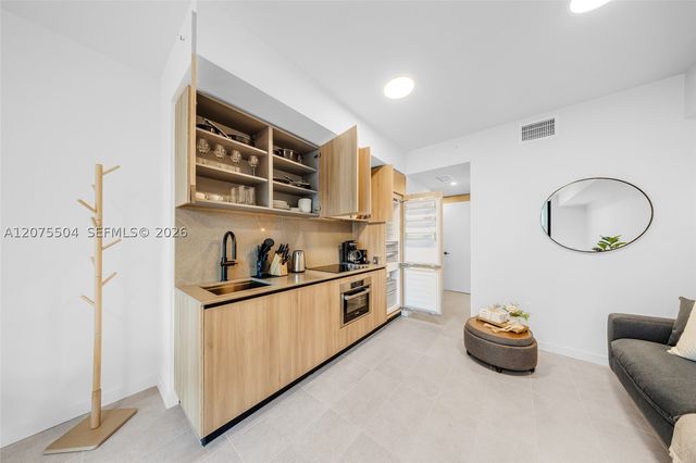 121 NE 5th St 707, Miami, FL 33132