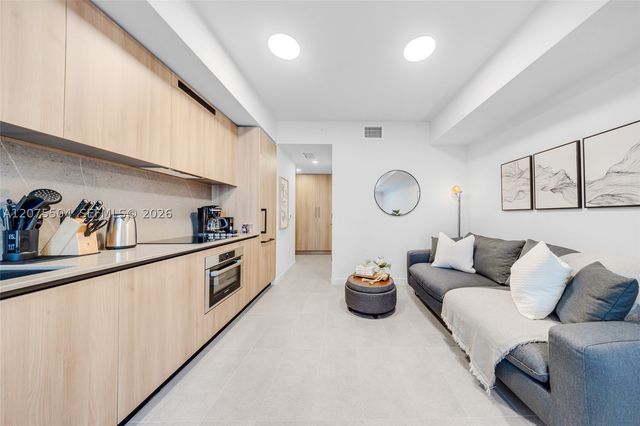 121 NE 5th St 707, Miami, FL 33132
