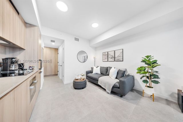 121 NE 5th St 707, Miami, FL 33132