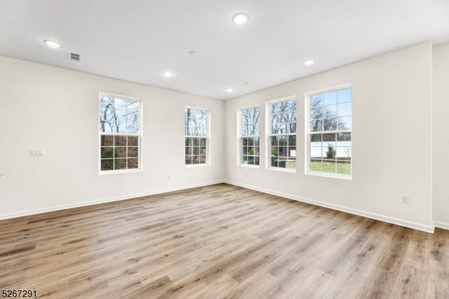 86 Depot Way, Dunellen Boro, NJ 08812