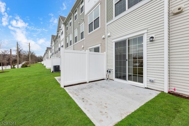 86 Depot Way, Dunellen Boro, NJ 08812