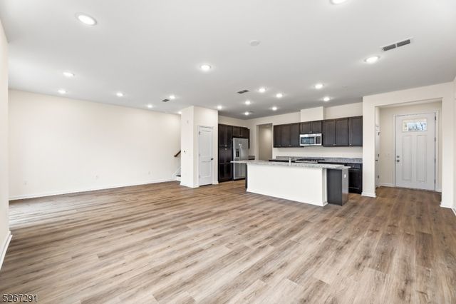 86 Depot Way, Dunellen Boro, NJ 08812