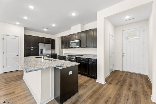 86 Depot Way, Dunellen Boro, NJ 08812