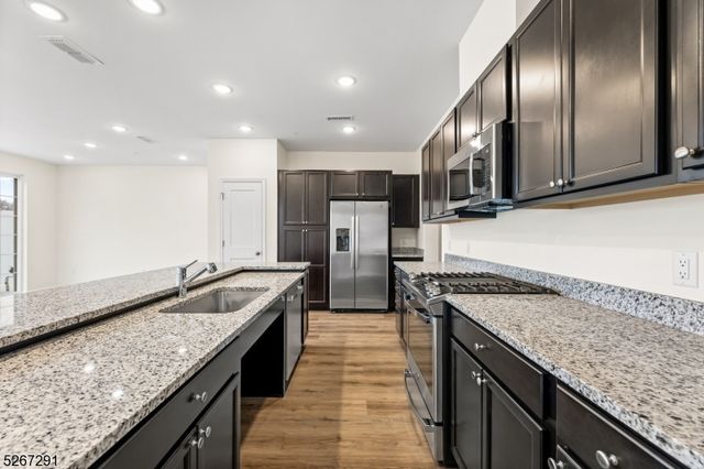86 Depot Way, Dunellen Boro, NJ 08812