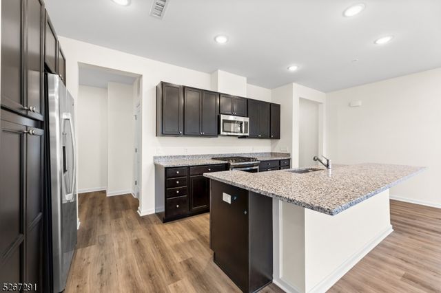 86 Depot Way, Dunellen Boro, NJ 08812
