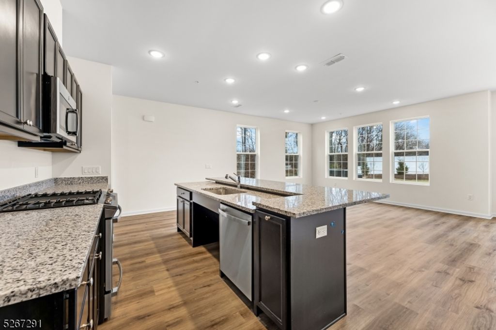 86 Depot Way, Dunellen Boro, NJ 08812 — photo 4