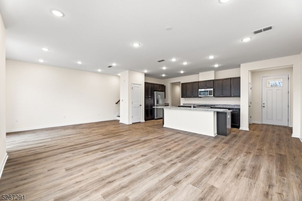 86 Depot Way, Dunellen Boro, NJ 08812 — photo 5