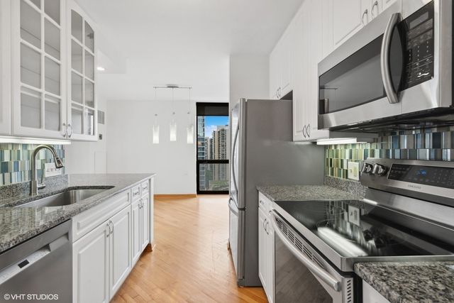 1122 N Clark Street 2003, Chicago, IL 60610