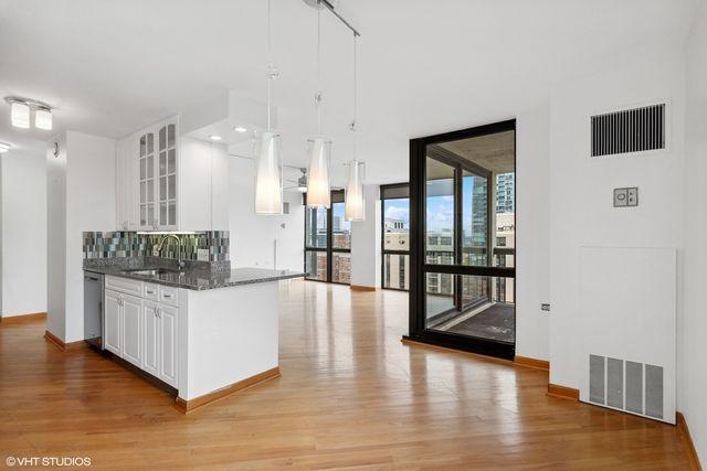 1122 N Clark Street 2003, Chicago, IL 60610