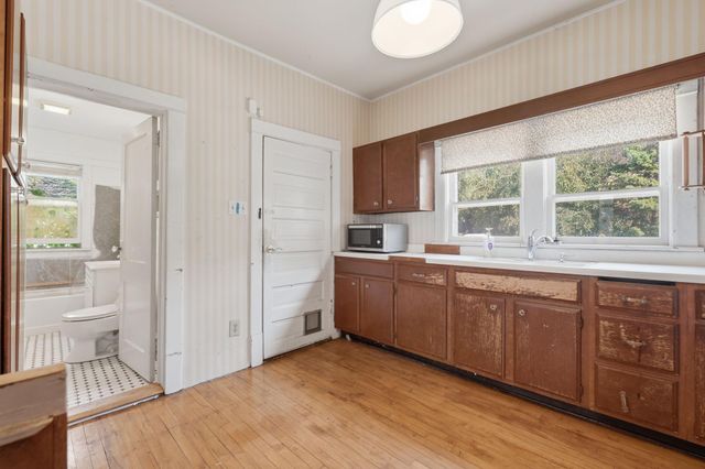 921 27th Avenue SE, Minneapolis, MN 55414