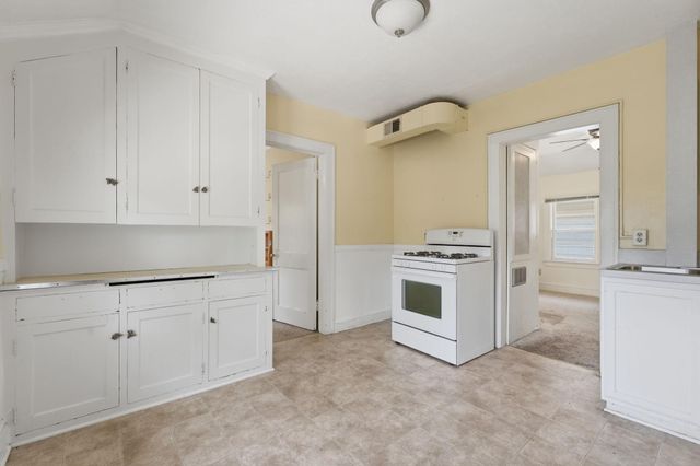 921 27th Avenue SE, Minneapolis, MN 55414