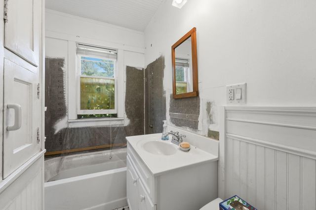 921 27th Avenue SE, Minneapolis, MN 55414