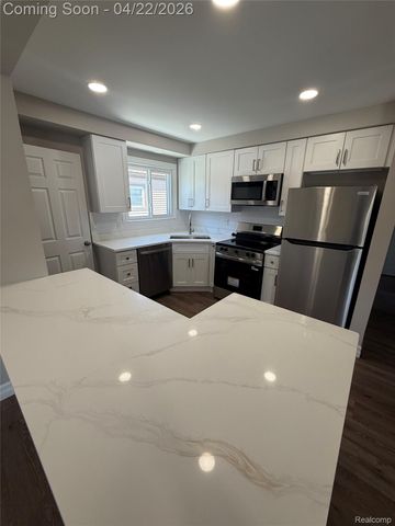 23541 Elmira Street, St. Clair Shores, MI 48082