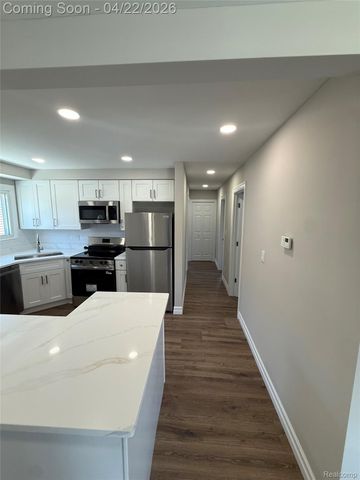 23541 Elmira Street, St. Clair Shores, MI 48082