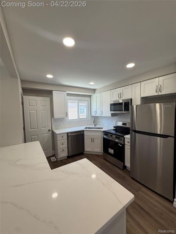 23541 Elmira Street, St. Clair Shores, MI 48082