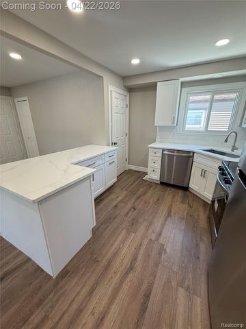 23541 Elmira Street, St. Clair Shores, MI 48082