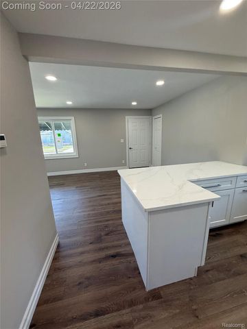 23541 Elmira Street, St. Clair Shores, MI 48082