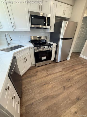 23541 Elmira Street, St. Clair Shores, MI 48082