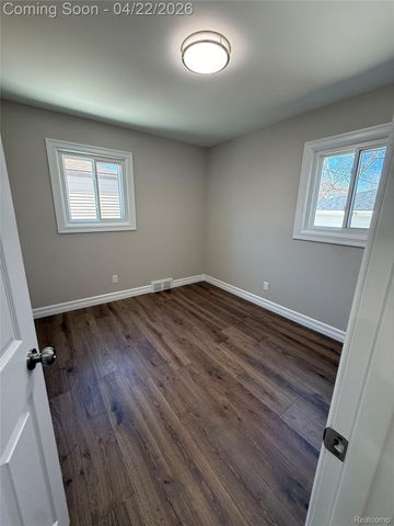 23541 Elmira Street, St. Clair Shores, MI 48082