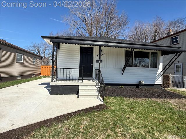23541 Elmira Street, St. Clair Shores, MI 48082