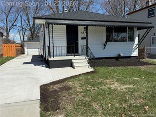 23541 Elmira Street, St. Clair Shores, MI 48082
