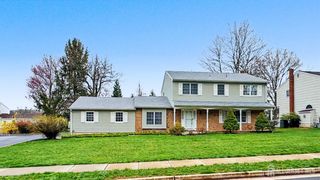 26 Lucille Court, Edison, NJ 08820