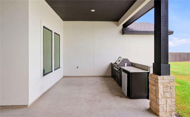 730 Buffalo Creek Dr, Corpus Christi, TX 78415