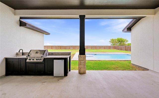 730 Buffalo Creek Dr, Corpus Christi, TX 78415