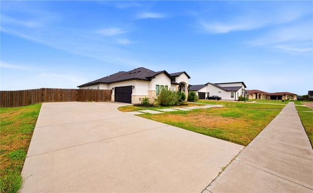 730 Buffalo Creek Dr, Corpus Christi, TX 78415