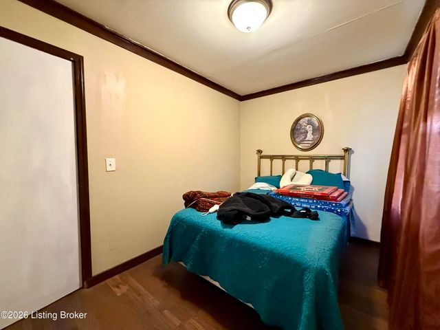 500 Wolf Run Rd, Fairdale, KY 40118