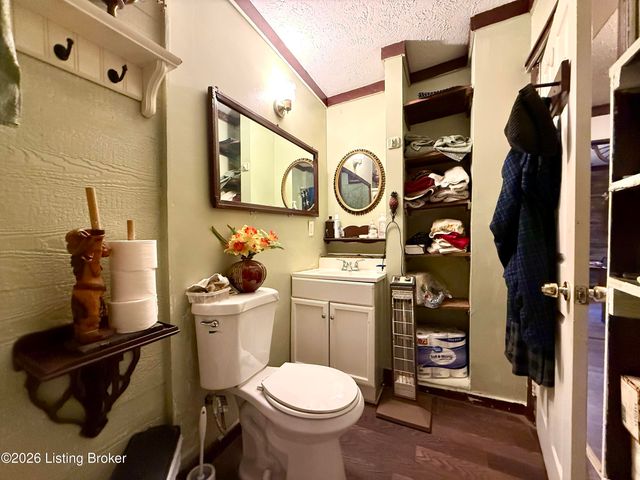 500 Wolf Run Rd, Fairdale, KY 40118